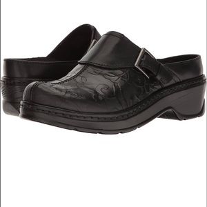 Klogs USA Womens Austin Clog sz 9 1/2 wide black flower tool